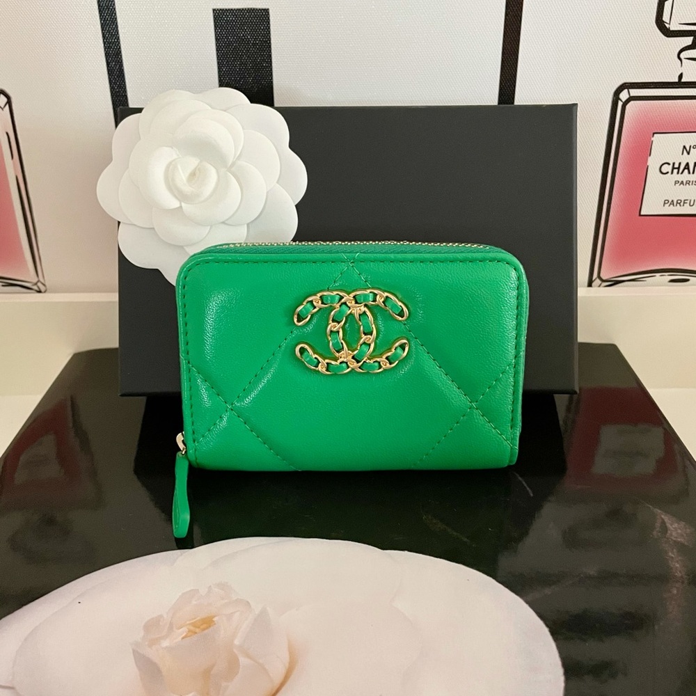 CHANEL Chanel Zipped Coin Purse 💚